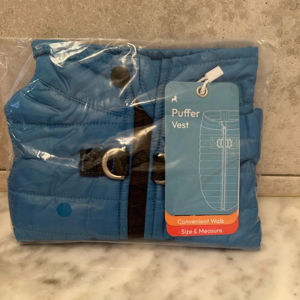 New with tags! Gooby Puffer Dog jacket.  Blue.  Medium: 18-in chest